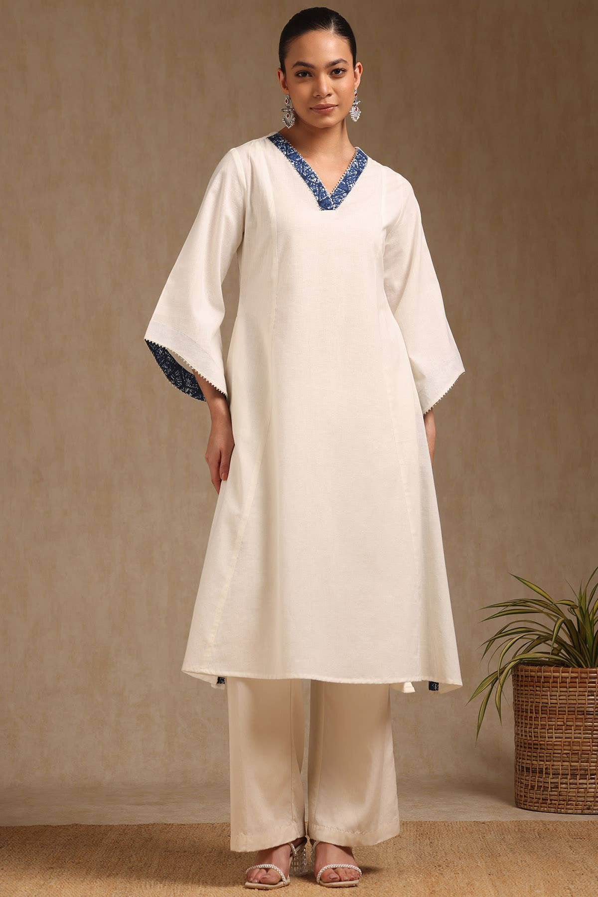Off White Cotton Contrast Printed V-Neck A-Line Kurta - Image 5